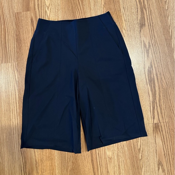 Athleta Women's Navy Shorts - Picture 2 of 3